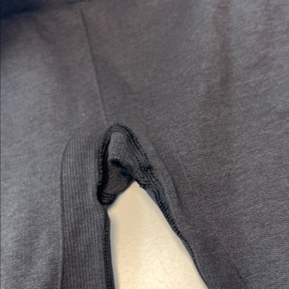 Woman's Lululemon capri leggings - Picture 6 of 10